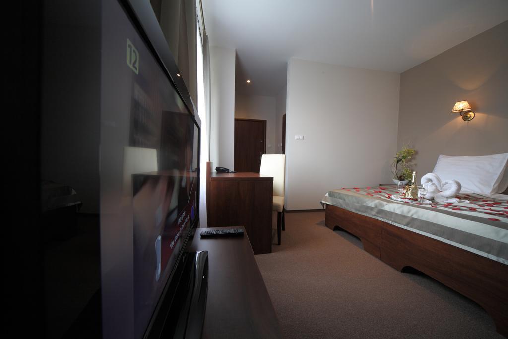Hotel Stara Fabryka Malogoszcz Zimmer foto