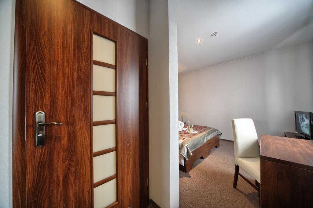 Hotel Stara Fabryka Malogoszcz Zimmer foto